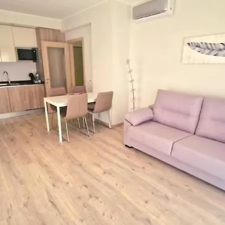 By The Sea - Premium Apartment