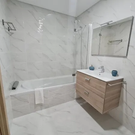 By The Sea - Premium Apartment